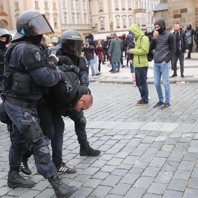 Protest na Staromstskm nmst: Bez rouek a proti nim