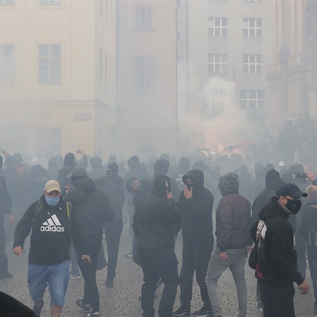 Protest na Staromstskm nmst: Bez rouek a proti nim