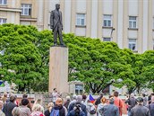 esko u zailo nkolik demonstrací proti roukám a vládním omezením. Fotbaloví...