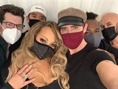 Mariah Carey i její tým nosí poctiv rouky.