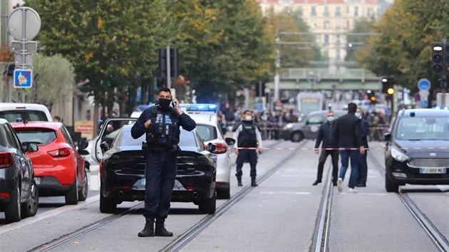 Zasahující policisté.