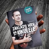 Matj Homola vydal uebnici pro ty, kdo se chtj nauit hrt na ukulele.