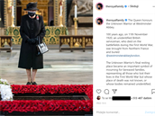 Královna dnes ve Westminsteru poloila kvtiny také u památní