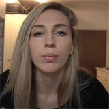 Barbora Votkov v reaknm videu nkolikrt plivla na kameru a ukzala tm, jak si v svho kolegy ze svta YouTube.