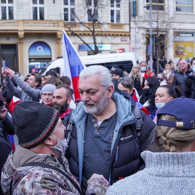 Jt 28. jna z Vyehradu na Prask hrad se obval, aby nco neporuil, 17....