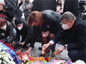 Premiér Andrej Babi a ministryn financí Alena Schillerová zapálili svíky na...