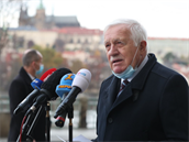 Bývalý premiér Václav Klaus ml rouku jen na pl erdi, u to eí policie.