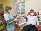 Krev daroval i ministr zahranií Tomá Petíek.