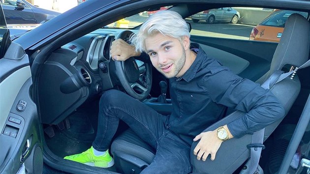 Adam Kajumi se rád chlubí luxusními auty a tvrdí, e je nejsledovanjím...