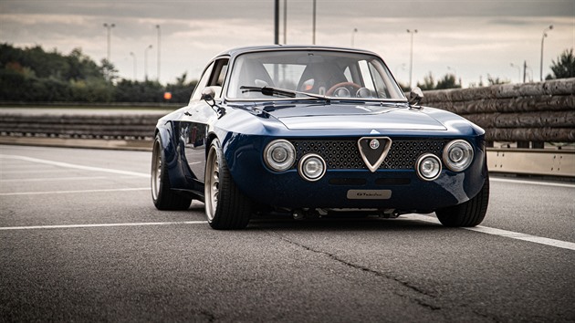 Tahle Alfa Romeo Giulia GT vás dostane. A je elektrická. (foto asopis SPEED)