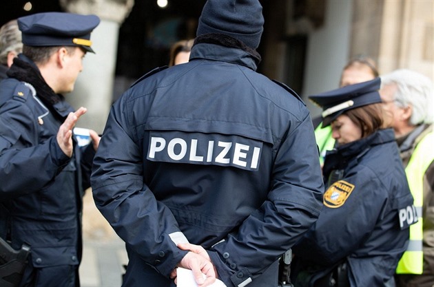 Policie v Německu i Rakousku má poslední roky napilno.