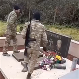 Azert vojci v Nhornm Karabachu jednaj bez ctu. Nestrhvaj jenom ke z...