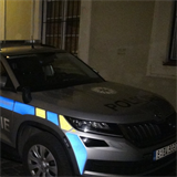 Policie rozháněla v centru Prahy nelegální party.
