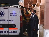 Rakev s tlem Diega Maradony je piváena do prezidentského paláce.