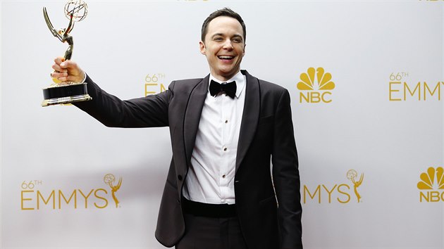 Homosexuál Jim Parsons dostal za svou roli heterosexuálního Sheldona Coopera...