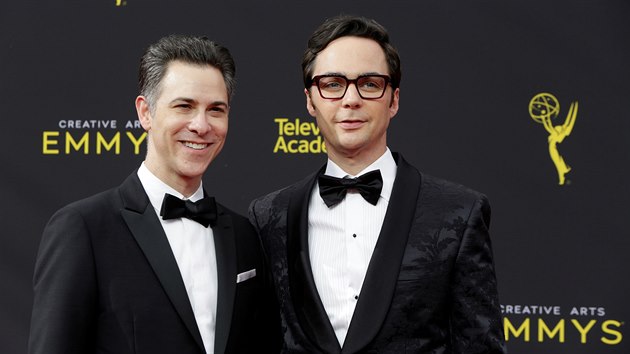 Jim Parsons a producent Todd Spiewak jsou partnei u tém dvacet let, vzali...