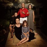 Fotograf Jan Saudek se nechal zvěčnit se svou rodinou.