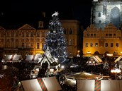 Jakub Olbert se stará o výzdobu vánoních trh a stromu na Staromstském...