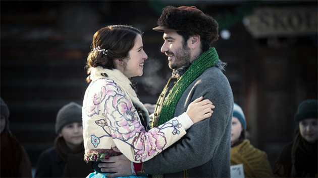 Leonie Brill s Vojt�chem Kotkem v pohádce O váno�ní hv�zd�.