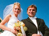 Mladikou provozní Divadla Skelet Lucii Vrbovou si Trávníek vzal v roce 2000 v...