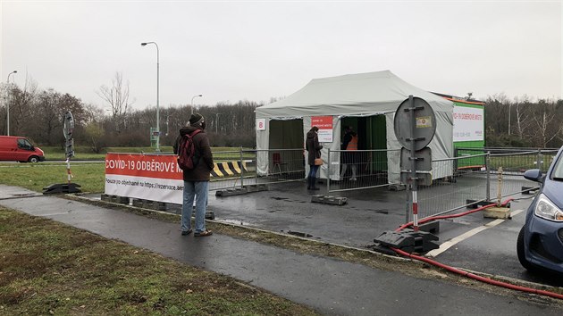 Nedá s �íct, �e by se p�ed o�kovacími centry tvo�ily fronty.