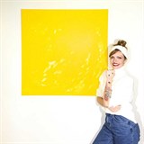Gabriela Koukalová je malířka a namalovala žlutý čtverec.