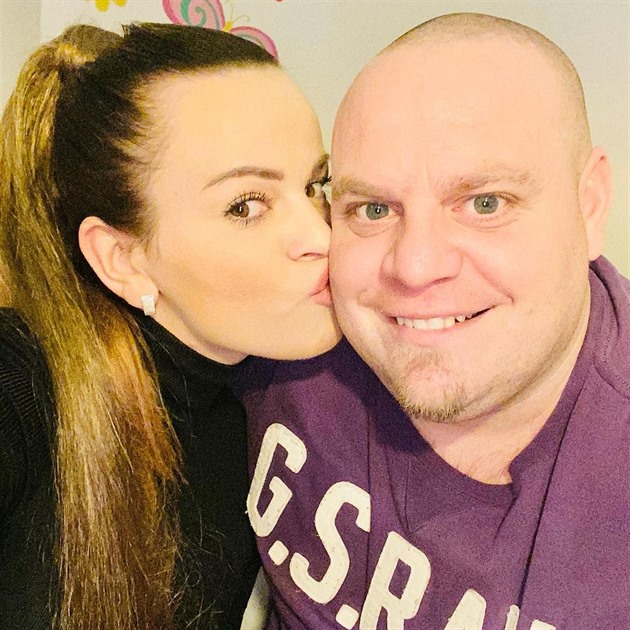 Štěpánka Hadenová ze Svatby se brání nařčení, že vztah s Pavlem udržují kvůli ziskům z Instagramu.