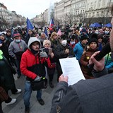 Na Václavském náměstí se sešla zhruba stovka lidí.