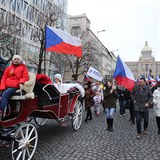 Demonstranti nakonec vyrazili z Vclavskho nmst smr k americk ambasd.