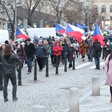 Demonstranti nakonec vyrazili z Václavského náměstí směr k americké ambasádě.