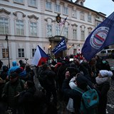 Podle plánu se demonstranti nakonec vydali z Václavského náměstí k Americké...