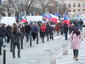 Demonstranti nakonec vyrazili z Václavského námstí smr k americké ambasád.