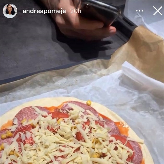 Andrea Pomeje sz na domc pizzu.