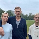 Ruský opoziční politik Alexej Navalnyj s manželkou Julijí a synem Zaharem v...