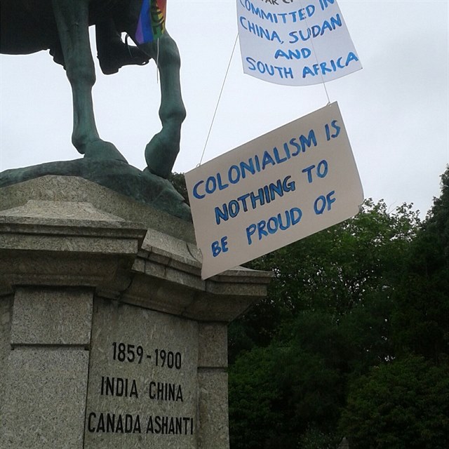 Kolonialismus nen nic, na co bt pyn zavsili jin vandalov na sochu...