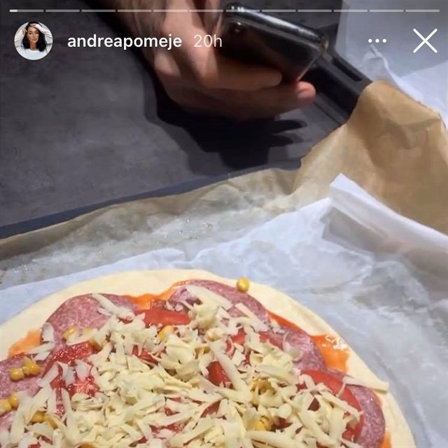 Andrea Pomeje sz na domc pizzu.