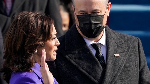 Kamala Harrisová skládá písahu. 