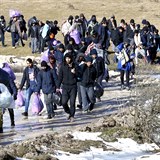 Fotografie z konce prosince. Migranti opouštějí tábor Lipa, jehož velká část...