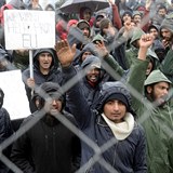 Migranti na hranicch Bosny s Chorvatskem daj Evropu o pomoc.