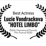 Lucie Vondrkov sbr ceny i za komedii Hotel Limbo, kter v esku pln...