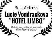 Lucie Vondráková sbírá ceny i za komedii Hotel Limbo, která v esku úpln...