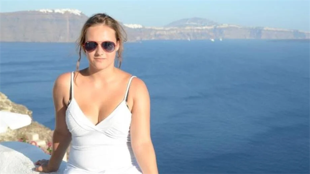 Adriana byla zavradna na Bali, kde ila a pracovala.
