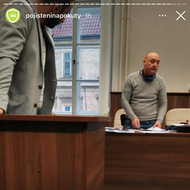 Mike Pn se soud s editelem mstsk policie Prahy 1 Miroslavem Stejskalem.