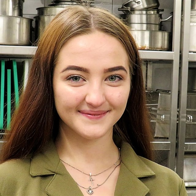 V Prostenu zkou tst stedokolci z oboru gastronomie. Jako prvn sv tst zkusila Viktoriia Dzhuhan.