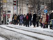 Sníh potrápil i obyvatele Prahy. Na místní pomry je ho opravdu dost.