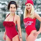 Eva Decastelo a její sparing partnerka Karolina Hošek Štruncová si ledovou...