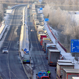 Fronty kamionů a pendlerů na testování na hraničním přechodu