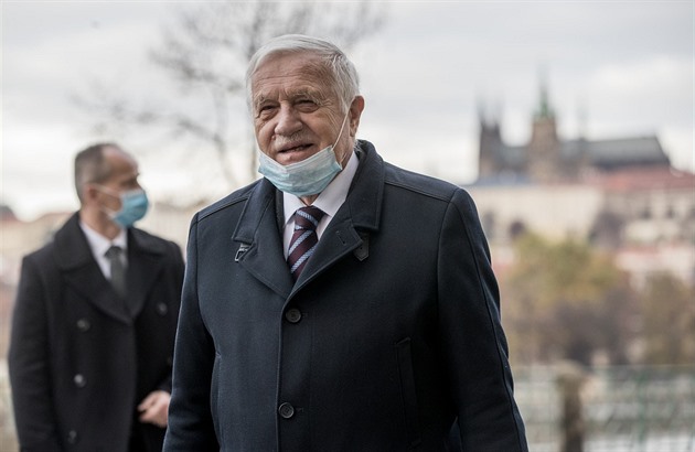 Václav Klaus dostal dalí pokutu za nenoení rouky.
