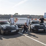 Testovac pilot Porsche Lars Kern zajel s novou 911 GT3 Nordschleife pod sedm...