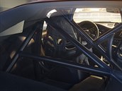 Místo zadních sedadeek má 911 GT3 bezpenostní rám
